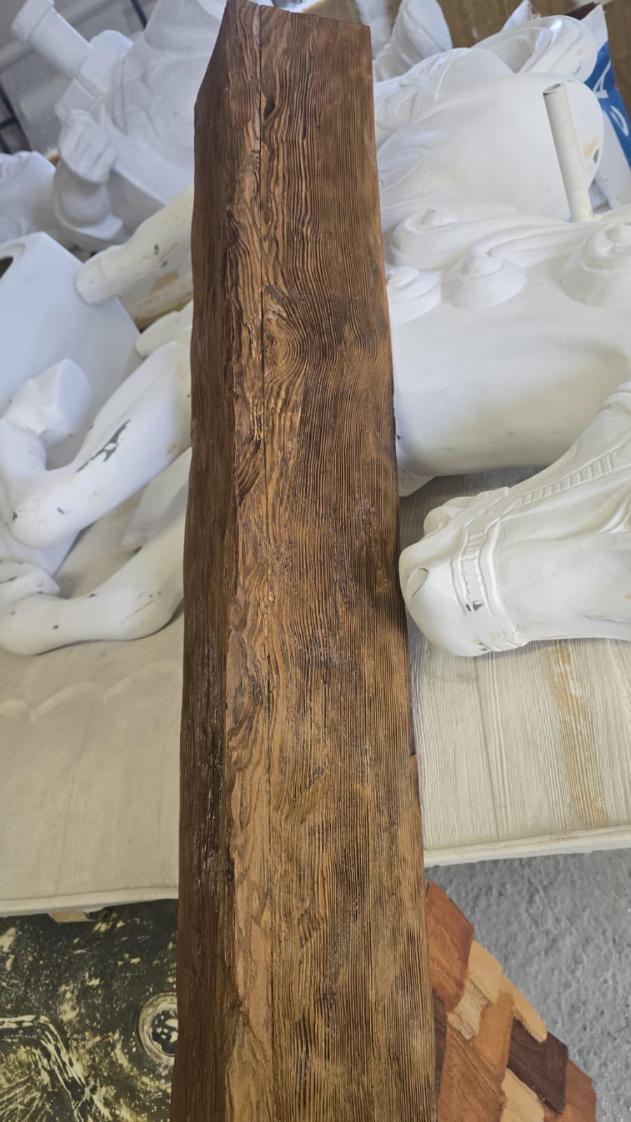 Detailansicht der Holzstruktur der GFK-Holzecke
